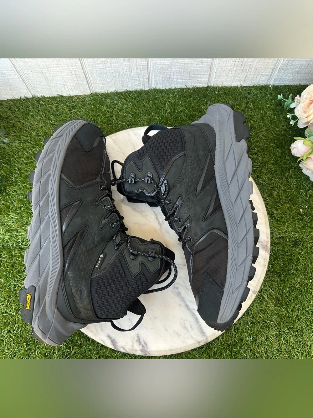 HOKA Anacapa Mid Gore-Tex black  Waterproof Hiking Shoe Women Sz 9.5 gently used